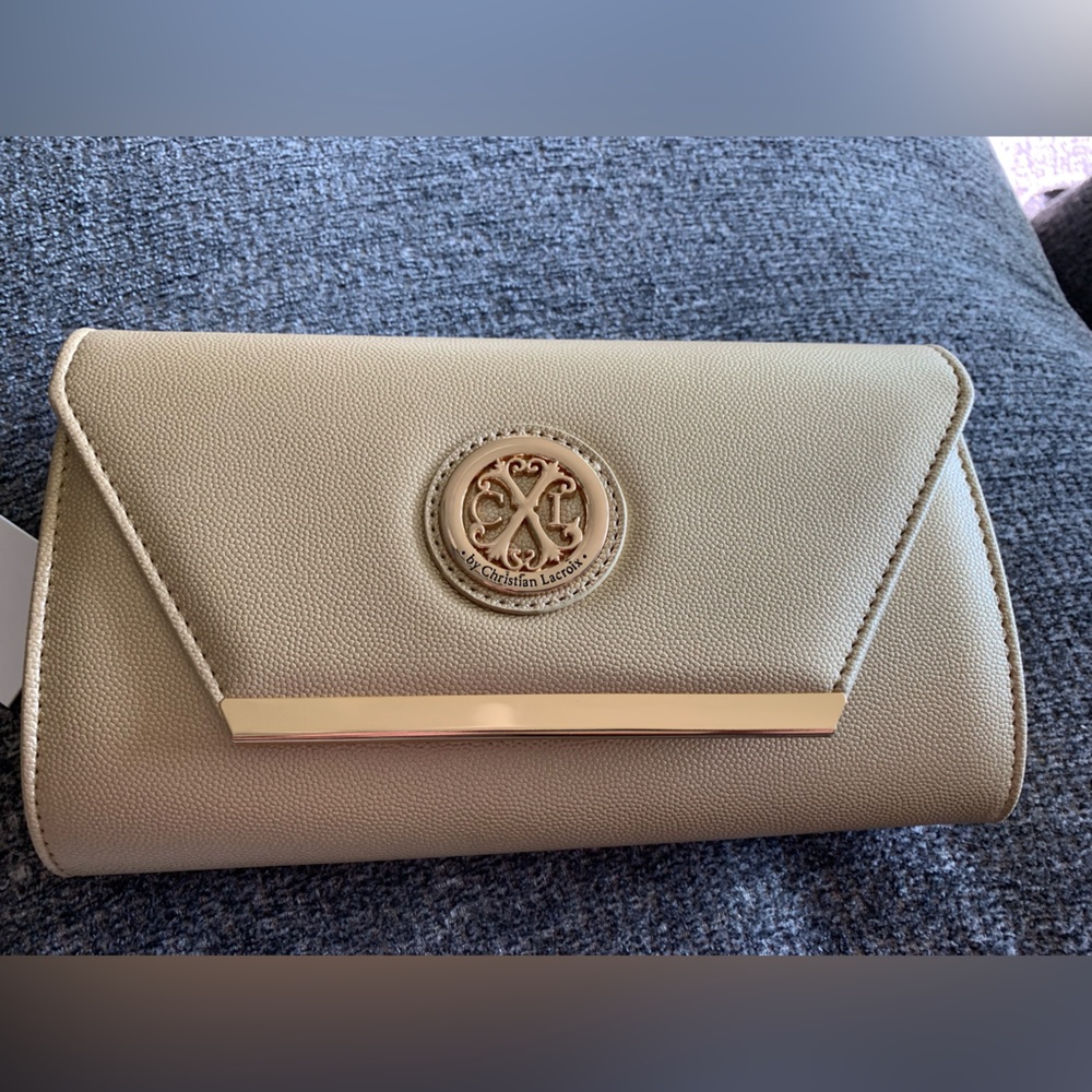 CXL by Christian Lacroix Paris Caviar Gold Clutch with Detachable Chain  NWT 🌴